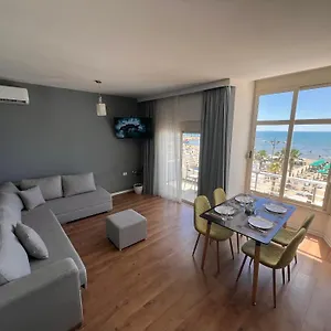 Wave Beachfront Hotel apartamentowy